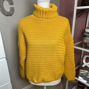 Maglia Mustard Turtleneck Sweater
